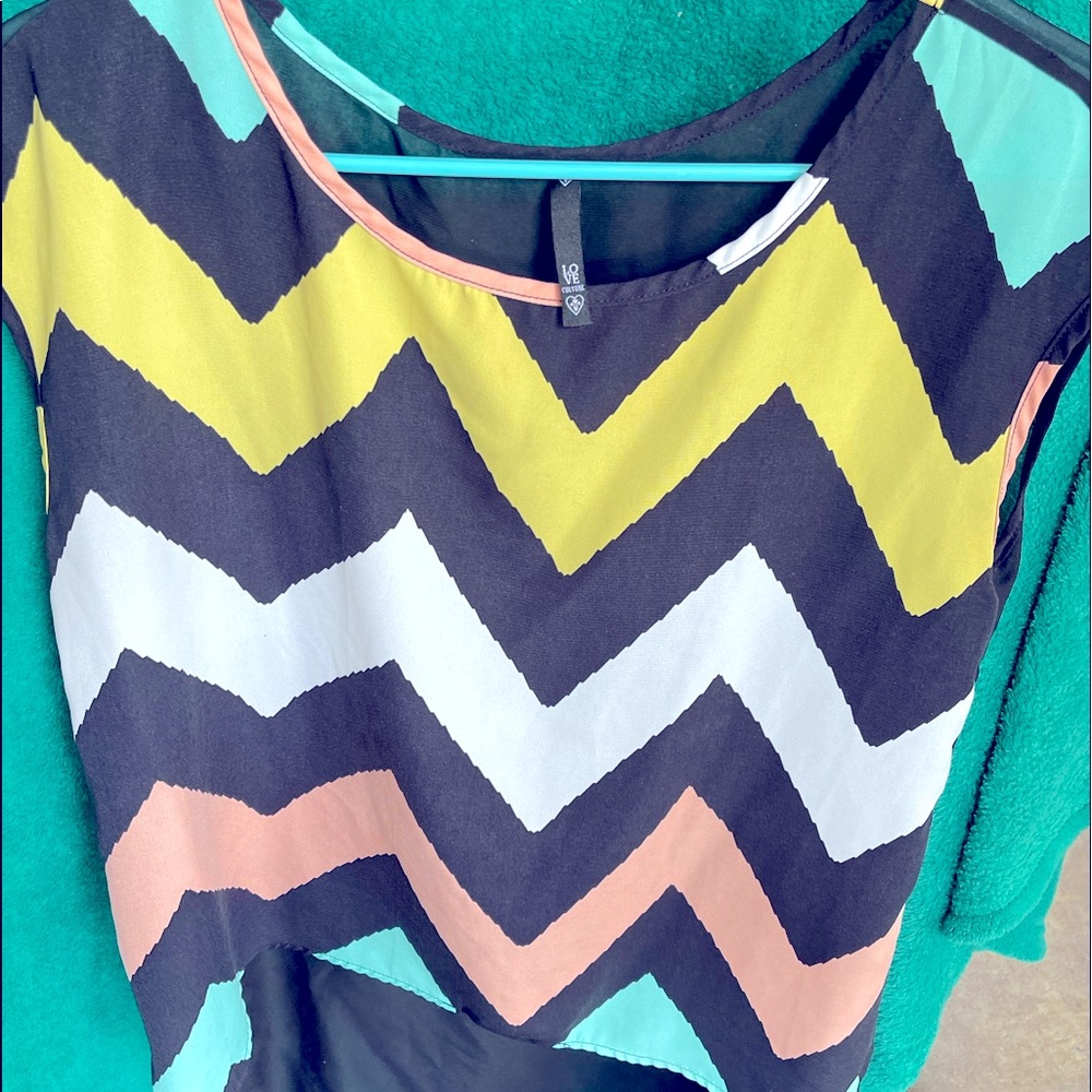 Chevron pattern short sleeve top